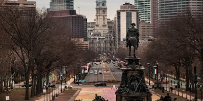 Statue at the center of Philadelphia 
